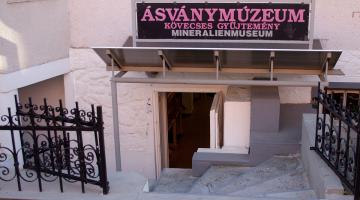 Ásványmúzeum, Siófok, Múzeumbejárat (thumb)